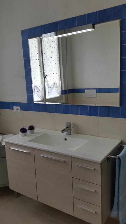 Apartment Iseo Lake Sale Marasino Bilik gambar