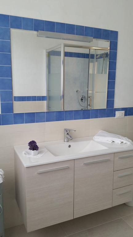 Apartment Iseo Lake Sale Marasino Bilik gambar